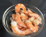 Foto del paso 1 de la receta: Tartar de mango y langostinos