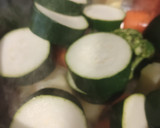 Foto del paso 3 de la receta: Crema de calabacín con verduras y salchichas de cerdo al vino tinto