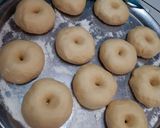 Foto langkah ke 5 dari resep Donat kurma.