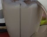 A picture of step 3 of Chocolate vanilla milkshake.
