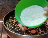 கருப்பு உளுந்து இட்லி பொடி(karuppu ulunthu idli podi recipe in Tamil) ரெசிபி ஸ்டேப் 4 புகைப்படம்