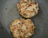 Foto langkah ke 2 dari resep Burger Ayam 🤍✨.