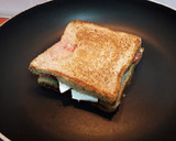 Foto del paso 3 de la receta: Sándwich de fresas, queso y miel