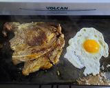 Foto del paso 4 de la receta: Huevo al microondas con bife a la chapa