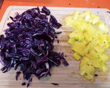 Foto del paso 1 de la receta: Ensalada de Mango y Lombarda con salsa de Soja y Arándanos