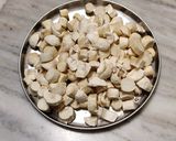 गार्लिक मशरूम (खुंभी) (garlic mushroom reicpe in Hindi) रेसिपी चरण 1 फोटो