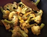 A picture of step 2 of Fried cauliflower in curd sauce.