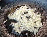 Foto del paso 2 de la receta: Risotto de boletus con salsa de trufa