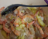 Foto del paso 2 de la receta: Caldo de camarón con papas