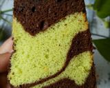 Foto langkah ke 6 dari resep Pandan Choco Chiffon Cake.