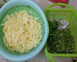 A picture of step 2 of Besan ke pakore.
