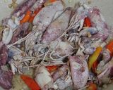 Foto langkah ke 3 dari resep Adobong Pusit/Cumi-cumi Adobo.