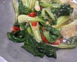 Foto langkah ke 3 dari resep Tumis pakcoy bawang putih.