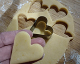 Foto del paso 3 de la receta: Galletas de naranja sin huevo 🍊❤️