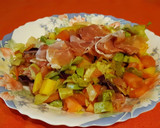Foto del paso 5 de la receta: Ensalada con jamón, aguacate y mango