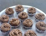 Foto langkah ke 7 dari resep Healty cupcake with dalgona frosting.