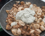 Foto del paso 6 de la receta: Pechuga de pollo con champiñones Portobello, con salsa de Cabrales