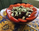 Une image de l'étape 7 de Salade de betteraves rouges marinées aux tomates et feta.