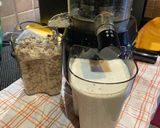 Hình bước làm 3 của món Sữa hạt hạnh nhân hạt dẻ (bằng máy ép chậm)
