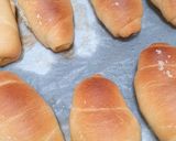 Foto langkah ke 6 dari resep Roti Asin Isi Sosis 🥐🧂🌭.