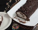 A picture of step 17 of Snickers Chocolate Roll Cake.