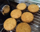 Foto langkah ke 7 dari resep Vanilla Cupcake (Moist and Fluffy).