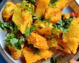 A picture of step 4 of Besan suji dhokla.