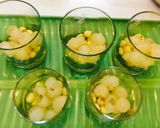 Hình bước làm 5 của món Chè hạt sen trái cây