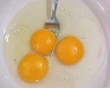 Foto langkah ke 1 dari resep Egg Foo Young.