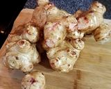 A picture of step 1 of Jerusalem artichoke kimchi 泡洋姜.