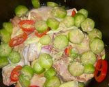 Foto langkah ke 6 dari resep Garang Asem Ayam Belimbing Wuluh Presto.