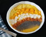 A picture of step 2 of Tropical smoothie bowl.