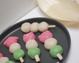 Foto langkah ke 3 dari resep Hanami Dango - Tricolor Mochi Tofu.