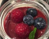Foto del passaggio 1 della ricetta Panna cotta con frutti di bosco