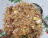 Foto langkah ke 5 dari resep Nasi Goreng Komplit Praktis.
