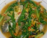 Foto langkah ke 6 dari resep Ikan Baronang kuah kuning caisim.