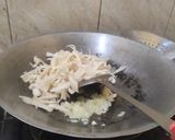 Foto langkah ke 2 dari resep Martabak Jamur.