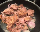 A picture of step 2 of Tuna in tomato sauce.