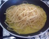Foto del passaggio 4 della ricetta Bavette con crema di peperoni e ragù bianco di tastasale
