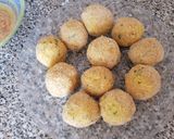 Foto del passaggio 4 della ricetta Polpette di pane raffermo e formaggi vari