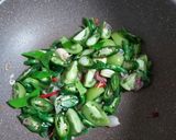Foto langkah ke 4 dari resep Cumi Asam Cabai Ijo.