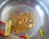 รูปขั้นตอนการทำที่ 3 ของ ต้มยำโครงไก่ใส่เห็ด