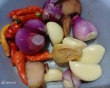 Foto langkah ke 1 dari resep Tumis sontong pedas hitam.
