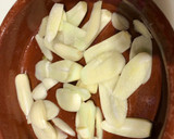 Foto del paso 3 de la receta: Espagueti de calabacín salteados con ajo laminado y gambón