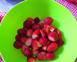 Foto del paso 2 de la receta: Helado de fresas casero con yogur griego de toffee