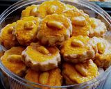 Gambar langkah 5 resipi Biskut Mazola / Biskut Kacang.