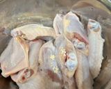 Hình bước làm 1 của món Cánh Gà Chiên Giòn Vị Phô Mai