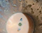 A picture of step 2 of Papaya Shake.