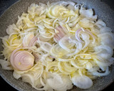 Foto del paso 1 de la receta: Solomillo de cerdo sobre cebolla caramelizada