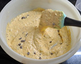 Foto del paso 3 de la receta: Budín húmedo de coco y chips de chocolate